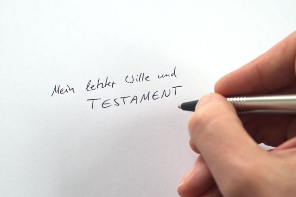 Warum kinderlose Paare ein Testament aufsetzen sollten